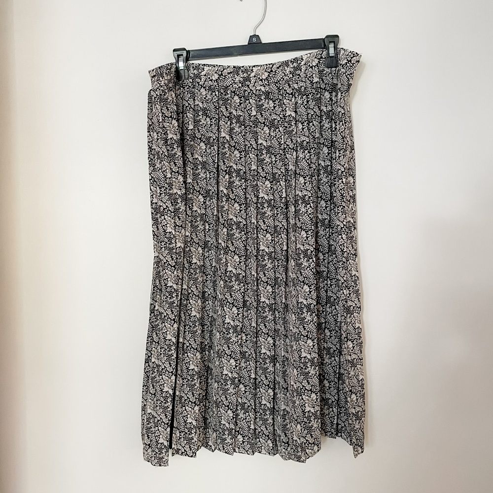 Vintage Black and White Floral Pleated Midi Skirt